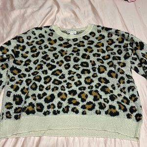 I am selling this Knox Rose sweater only had been worn once size medium.